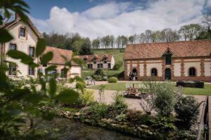 Reportage mariage au moulin de la forge avec Audrey & Benjamin. "Avril, ne te découvre pas d'un fil" Et c'est vrai qu'il faisait froid! Saison 2024 lancée!